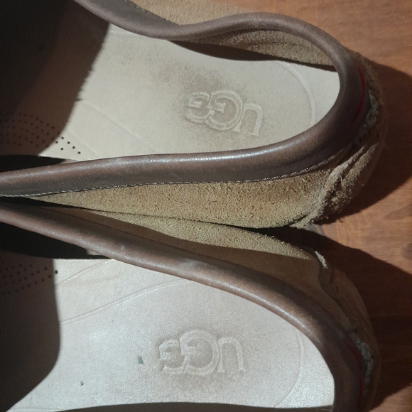 UGG "Marris" suede slip-on driving moccasins.  Tan suede, men's size 10 - Picture 10 of 10